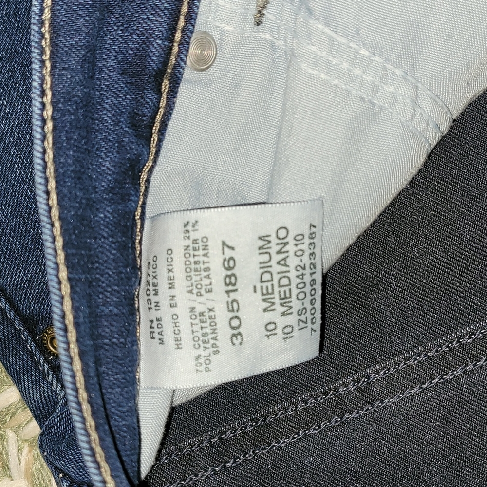 Straight Leg Relaxed Fit Jeans - Picture 4 of 5